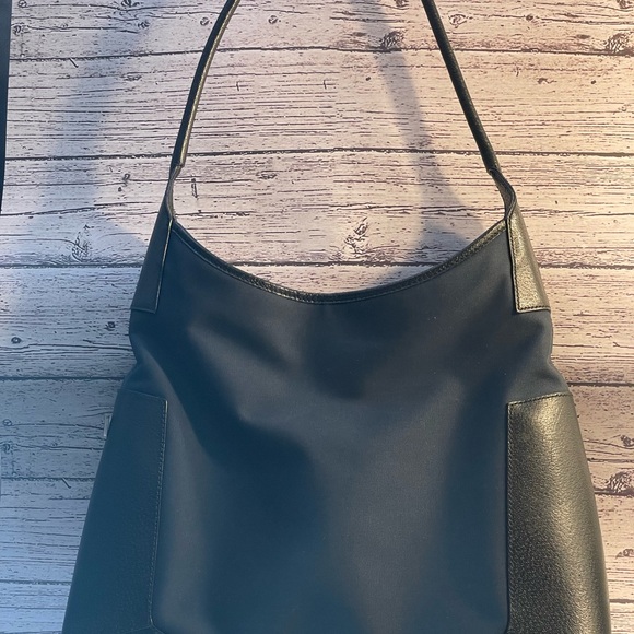 Salvatore Ferragamo Elegant Blue and Black Shoulder Bag with Sleek Design - Picture 2 of 16